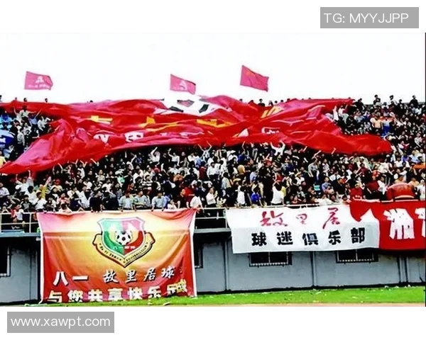 足球星墙点亮绿茵梦想汇聚球迷激情共筑荣耀时刻