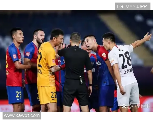 足球裁判误判引发球星争议影响比赛公平与体育精神讨论