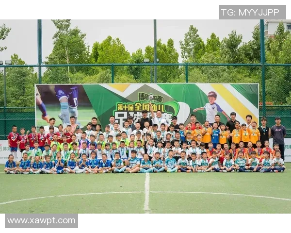 高仿足球星人物魅力解析带你感受绿茵场上激情与偶像风采